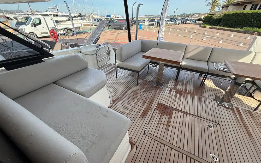 slider 18 Prestige Yachts M48