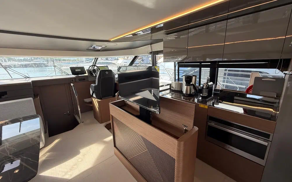 slider 3 Prestige Yachts M48