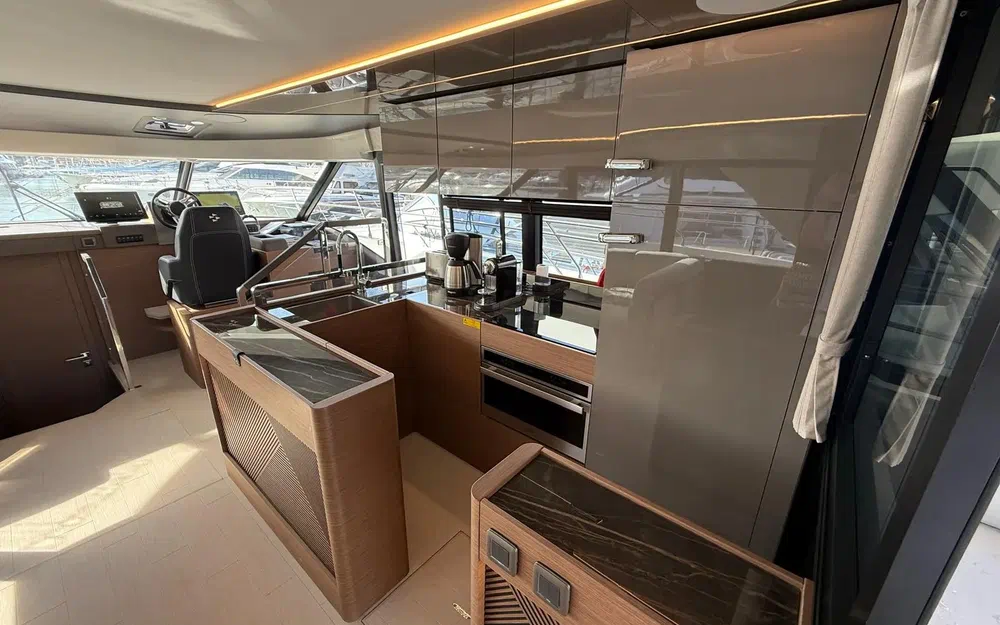 slider 6 Prestige Yachts M48