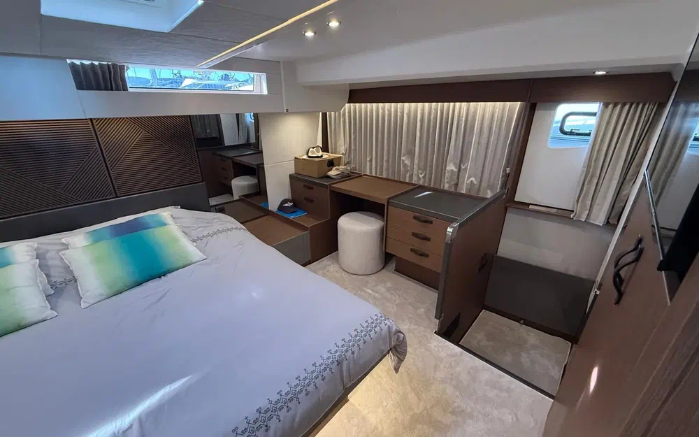 slider 8 Prestige Yachts M48