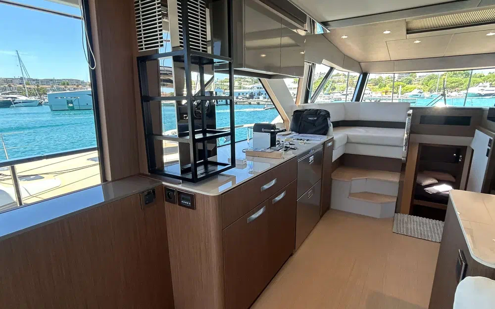 slider 12 Prestige Yachts X60