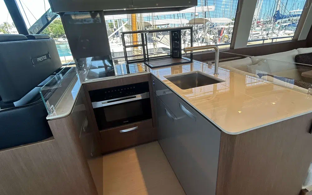 slider 13 Prestige Yachts X60