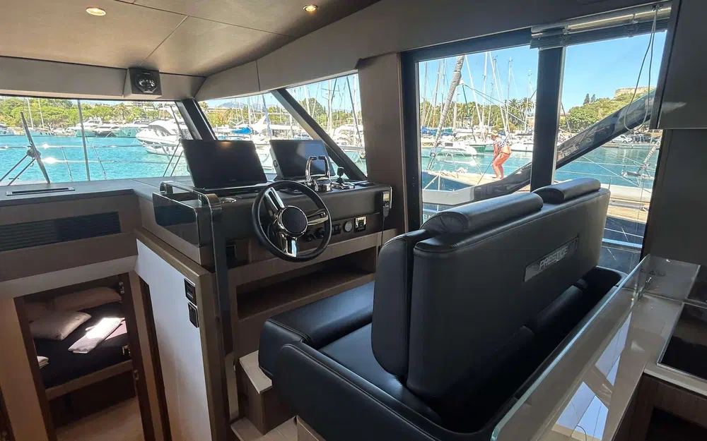 slider 14 Prestige Yachts X60