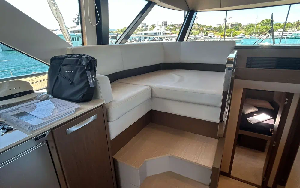 slider 15 Prestige Yachts X60