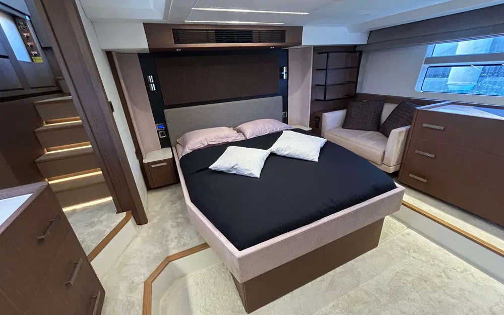 slider 17 Prestige Yachts X60