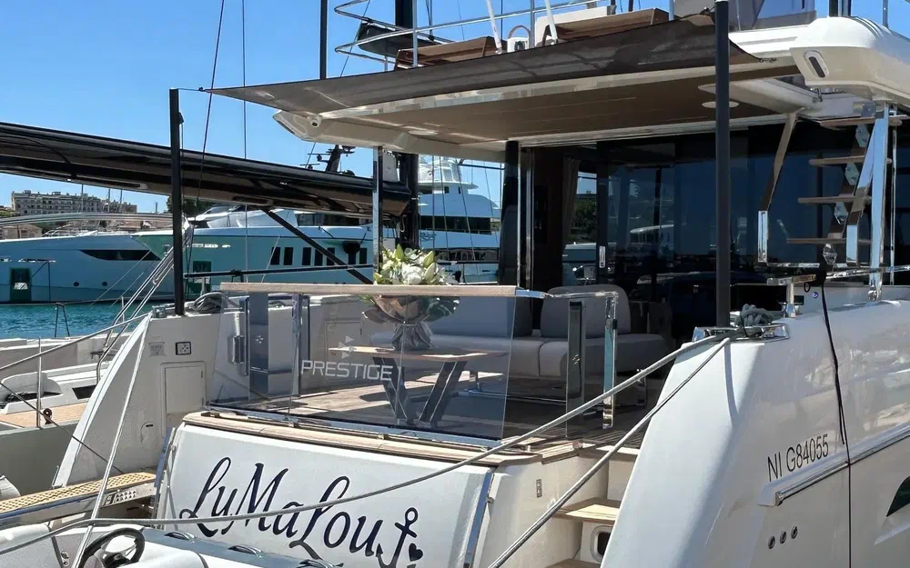 slider 1 Prestige Yachts X60