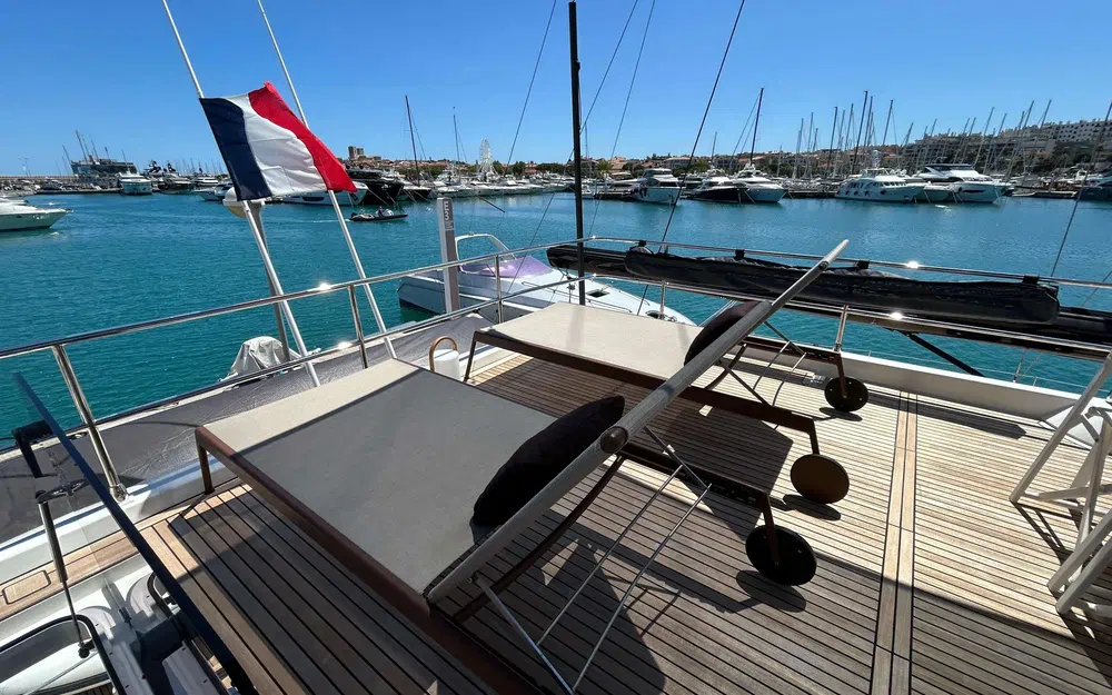 slider 4 Prestige Yachts X60