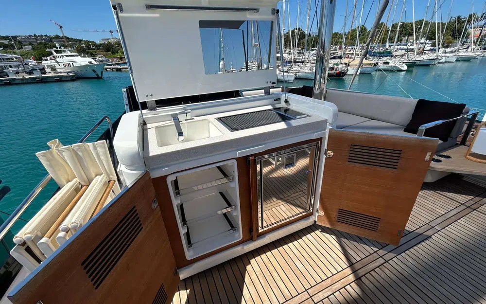 slider 5 Prestige Yachts X60