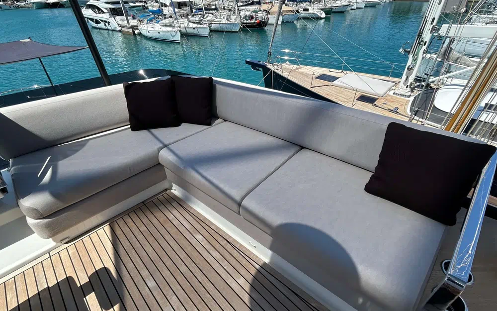 slider 6 Prestige Yachts X60