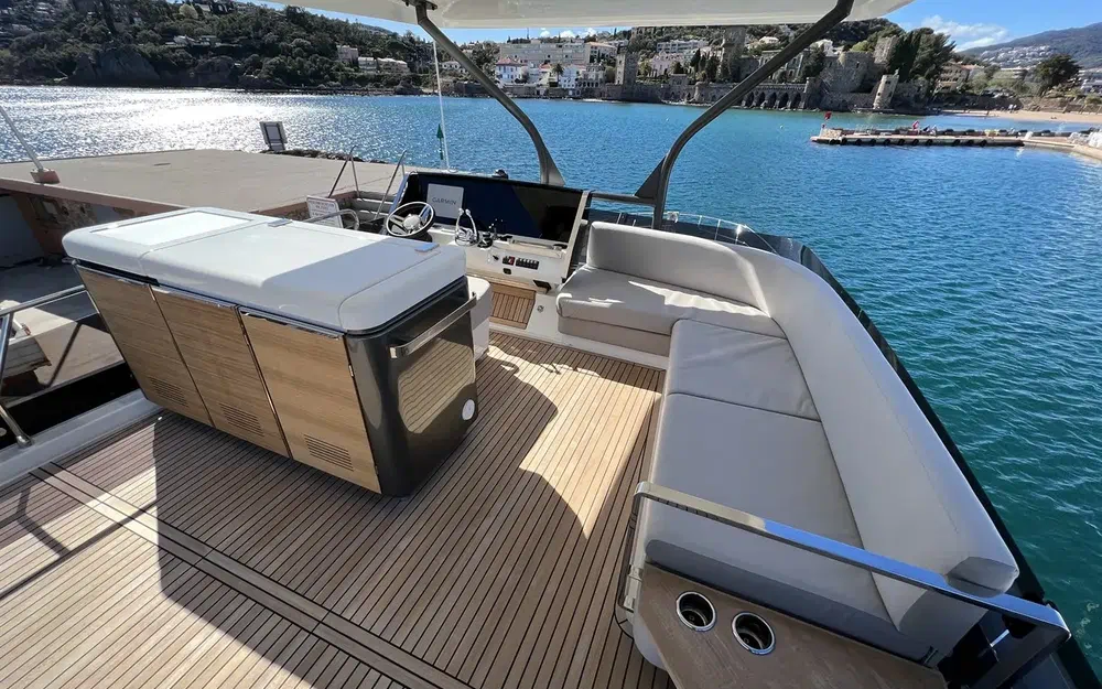 slider 9 Prestige Yachts X60