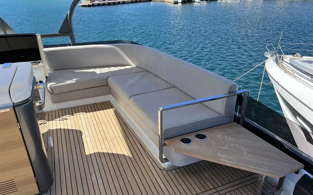 slider 10 Prestige Yachts X60