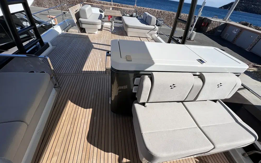 slider 13 Prestige Yachts X60