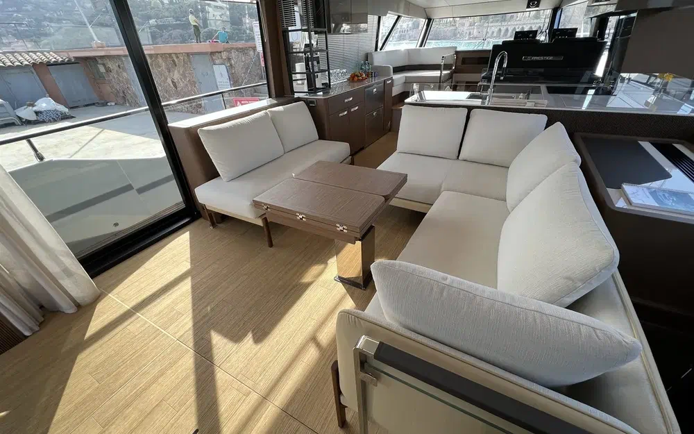 slider 17 Prestige Yachts X60