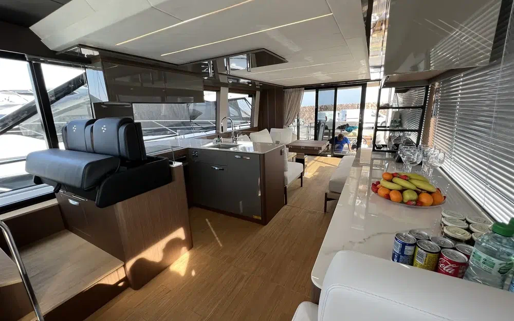 slider 18 Prestige Yachts X60