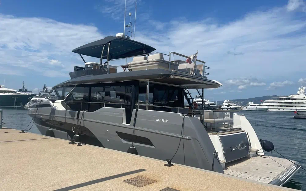 slider 1 Prestige Yachts X60