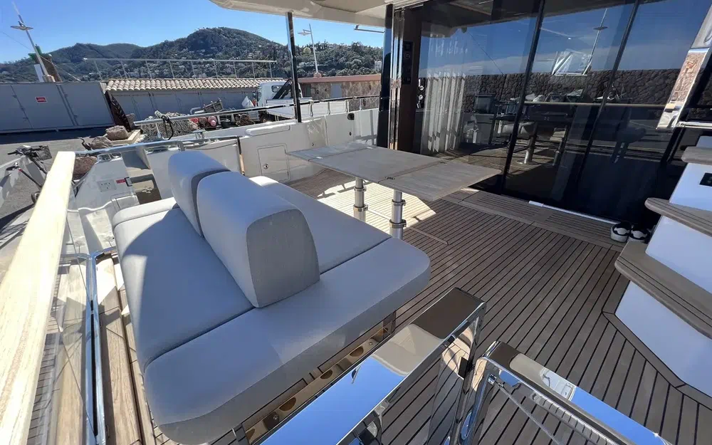 slider 3 Prestige Yachts X60