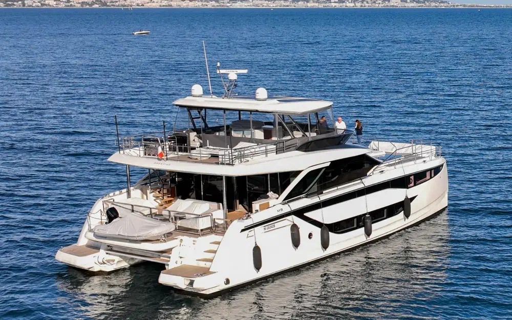 slider 0 Prestige Yachts M8