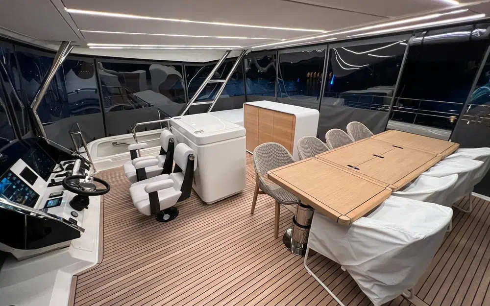 slider 11 Prestige Yachts M8
