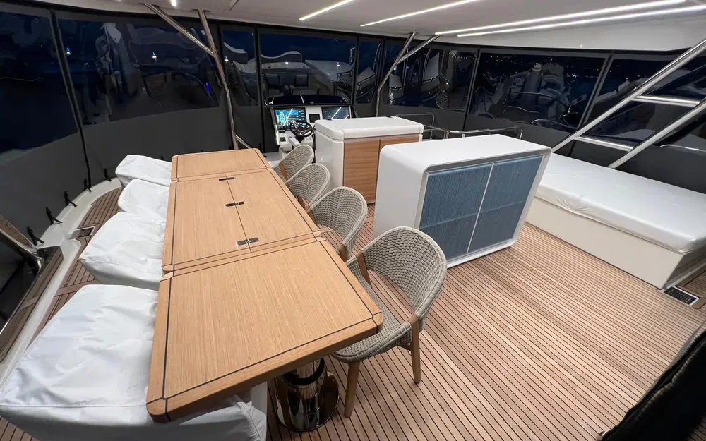 slider 12 Prestige Yachts M8