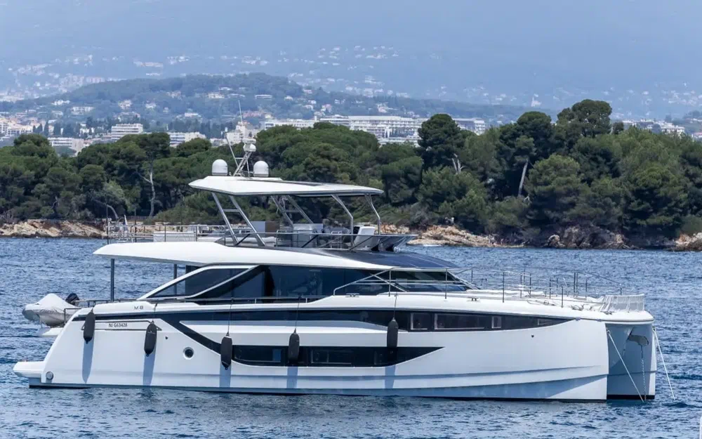 slider 2 Prestige Yachts M8