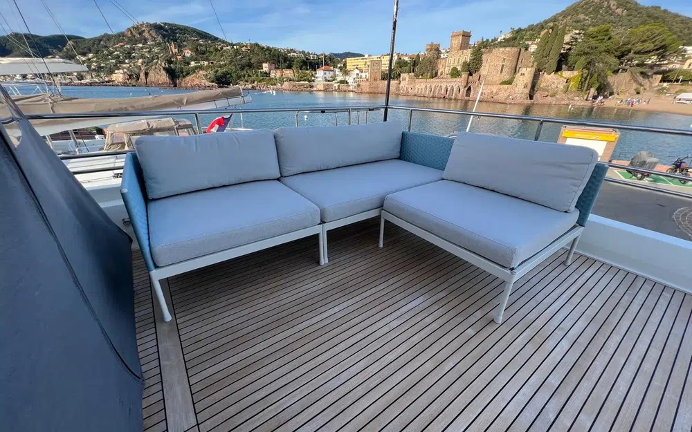 slider 7 Prestige Yachts M8