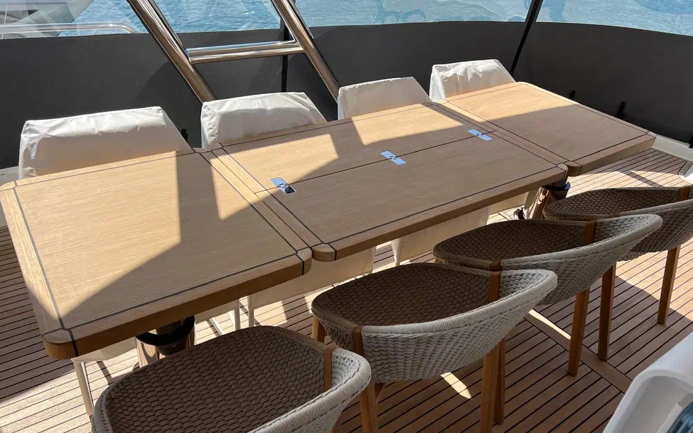 slider 8 Prestige Yachts M8