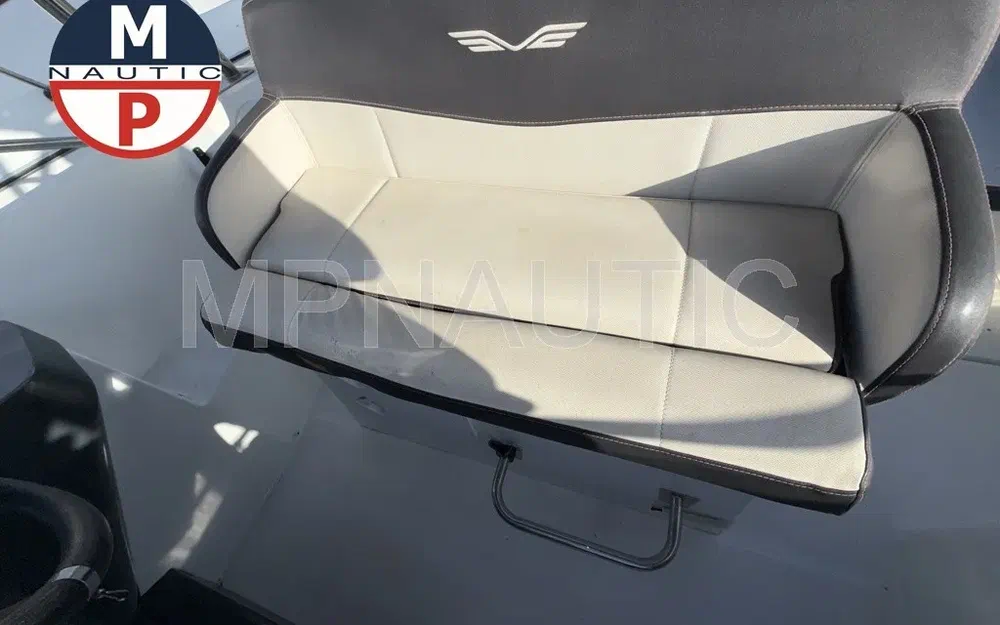 slider 4 Beneteau Flyer 8.8 SUNdeck