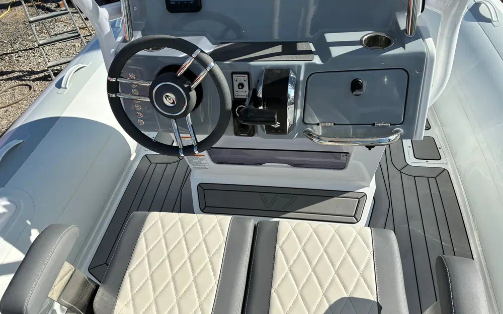 slider 9 Gala Boats V7