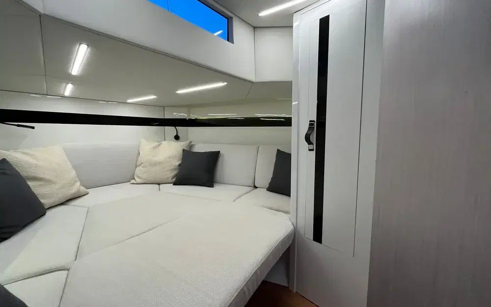 slider 12 BB Yachts 44 Panarea