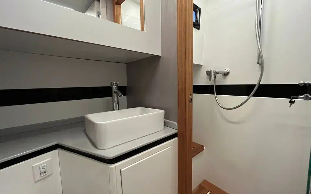 slider 13 BB Yachts 44 Panarea