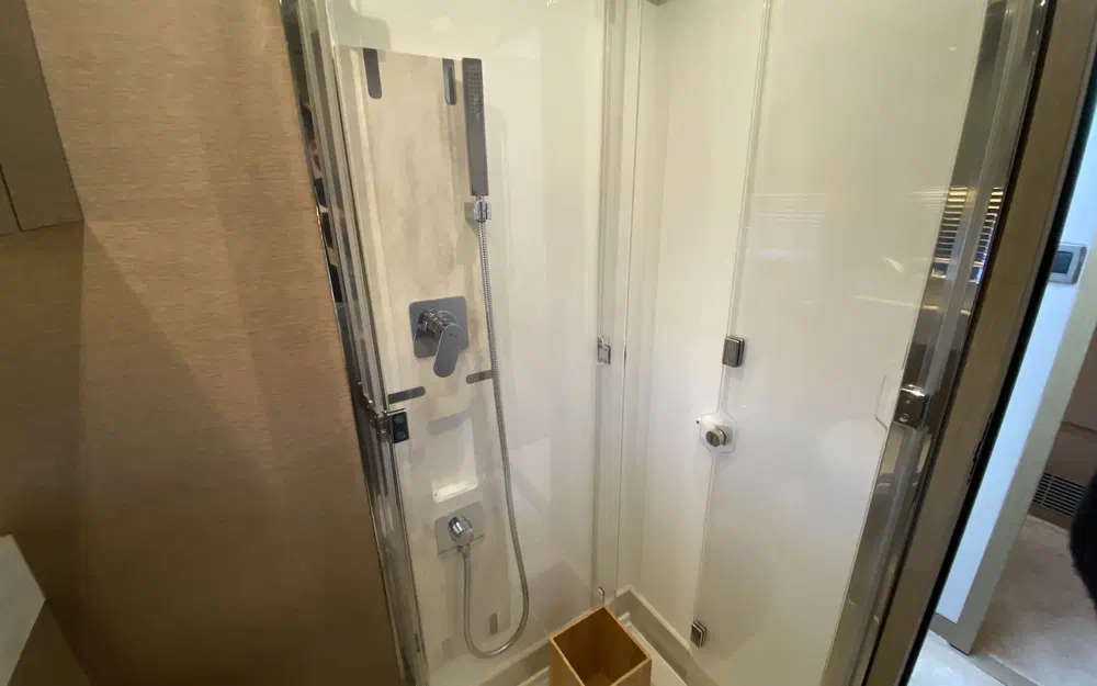 slider 10 Prestige Yachts 520 Fly