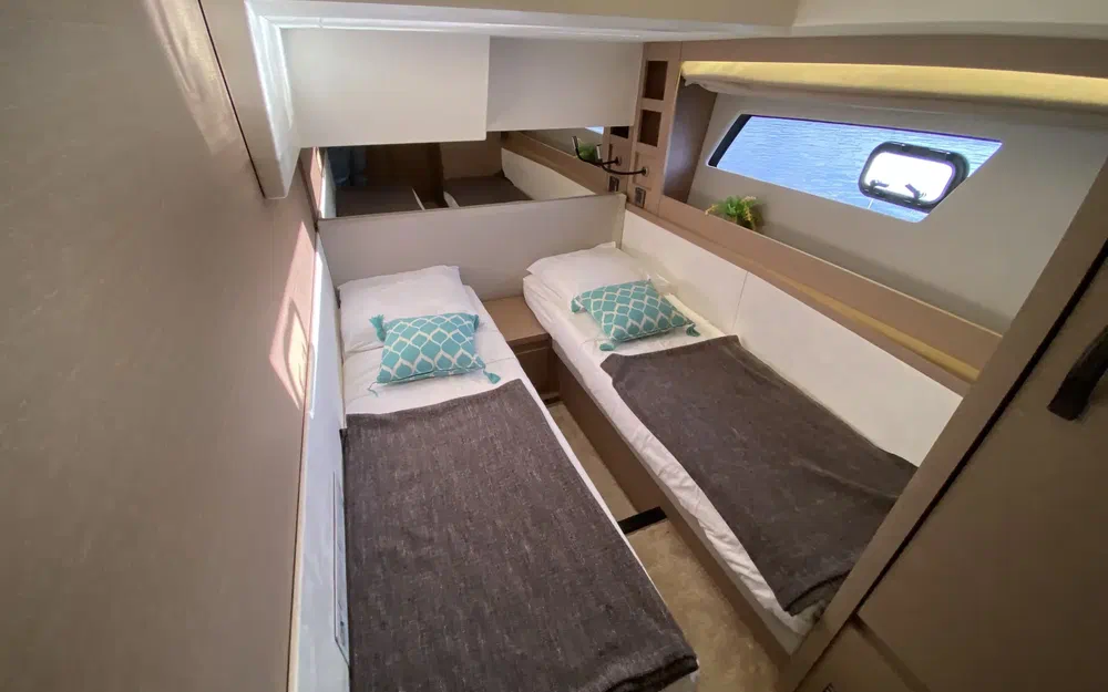 slider 13 Prestige Yachts 520 Fly