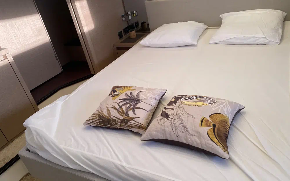 slider 15 Prestige Yachts 520 Fly