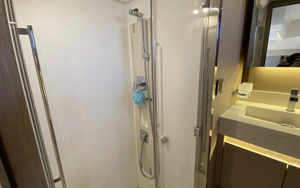 slider 16 Prestige Yachts 520 Fly