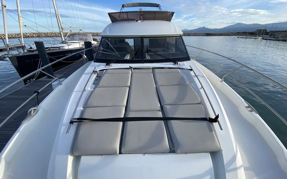 slider 3 Prestige Yachts 520 Fly