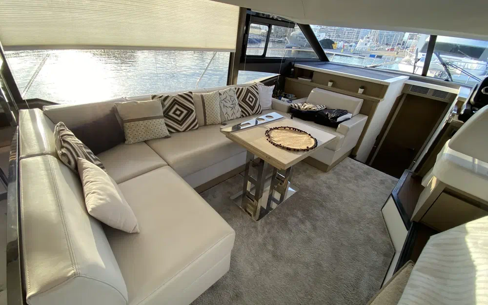 slider 7 Prestige Yachts 520 Fly