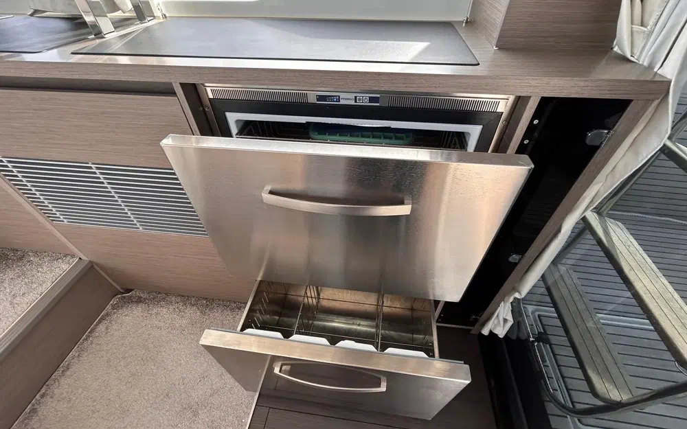 slider 14 Jeanneau Merry Fisher 1295 Fly