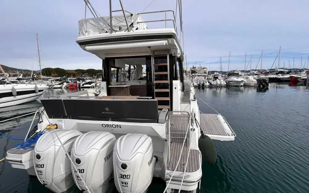 slider 1 Jeanneau Merry Fisher 1295 Fly