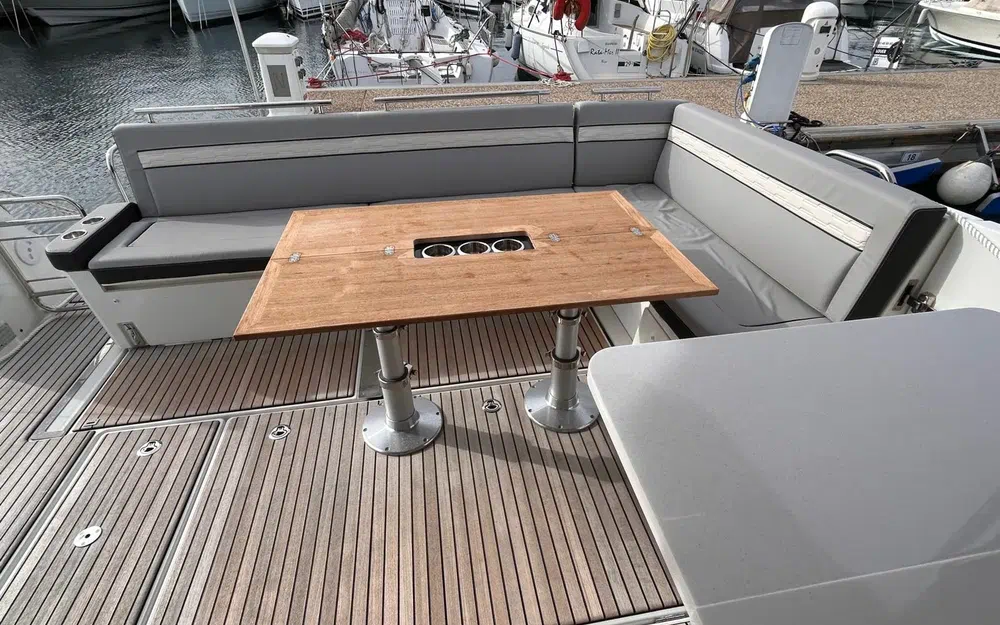 slider 4 Jeanneau Merry Fisher 1295 Fly