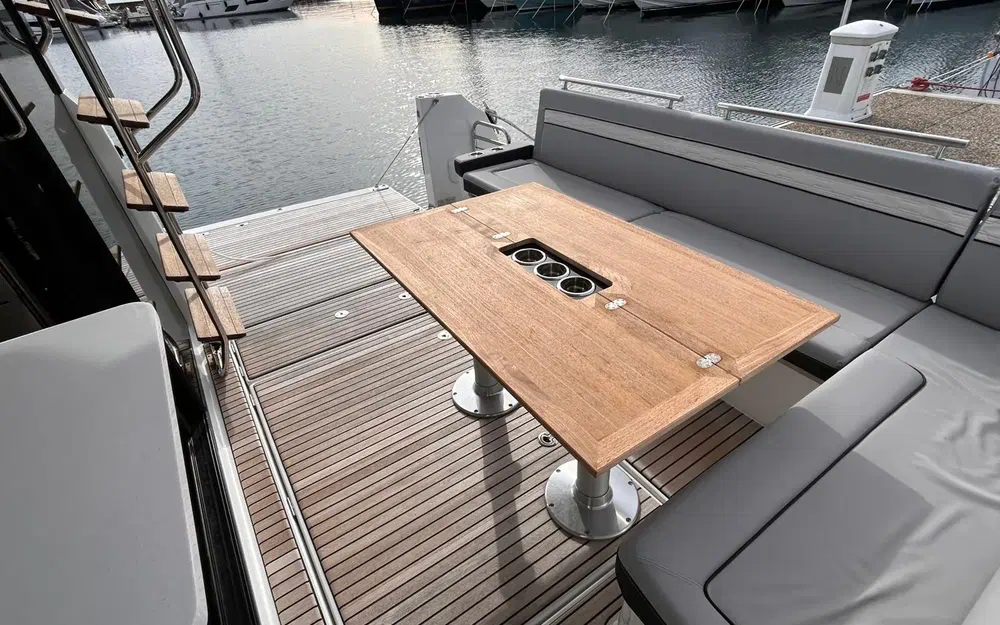 slider 5 Jeanneau Merry Fisher 1295 Fly