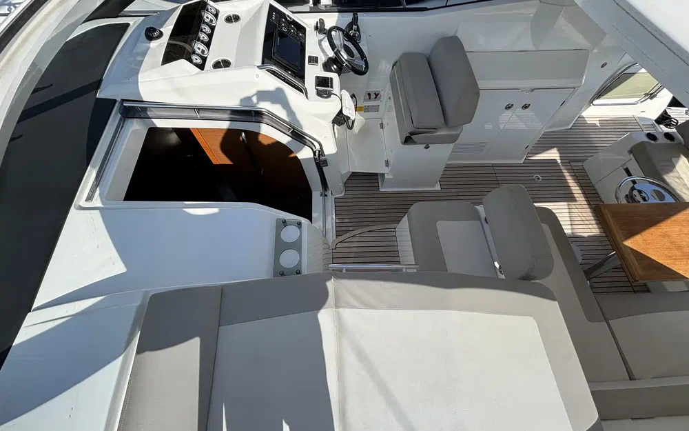 slider 10 Jeanneau Leader 36