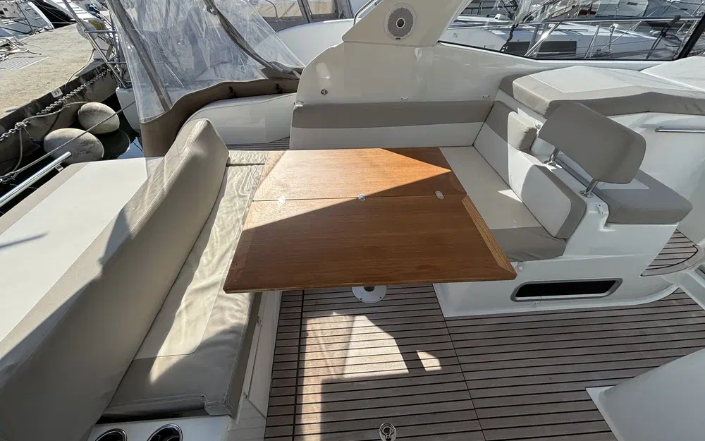 slider 17 Jeanneau Leader 36