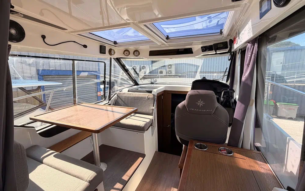 slider 1 Jeanneau Merry Fisher 895