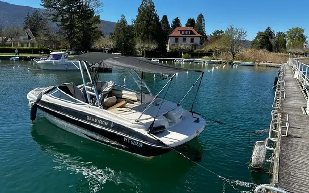 slider 18 Glastron GX 235