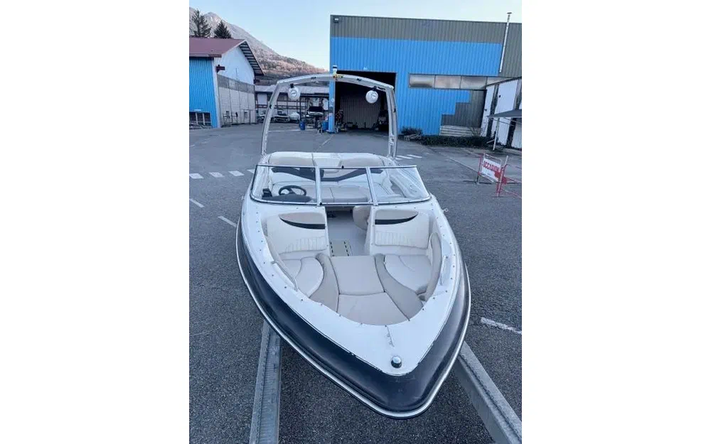 slider 5 Glastron GX 235