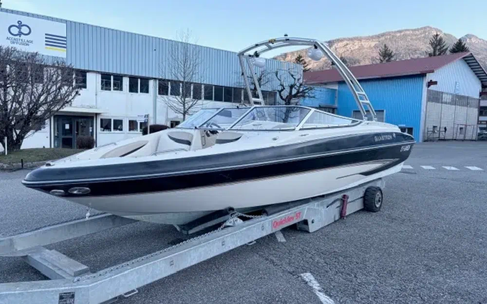 slider 1 Glastron GX 235