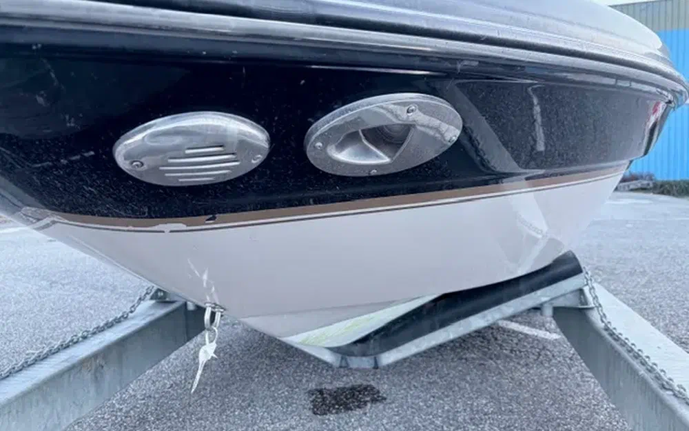 slider 16 Glastron GX 235