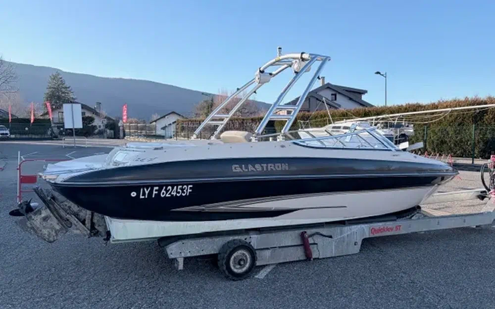 slider 0 Glastron GX 235