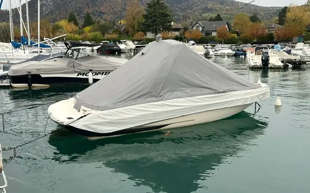 slider 17 Glastron GX 235