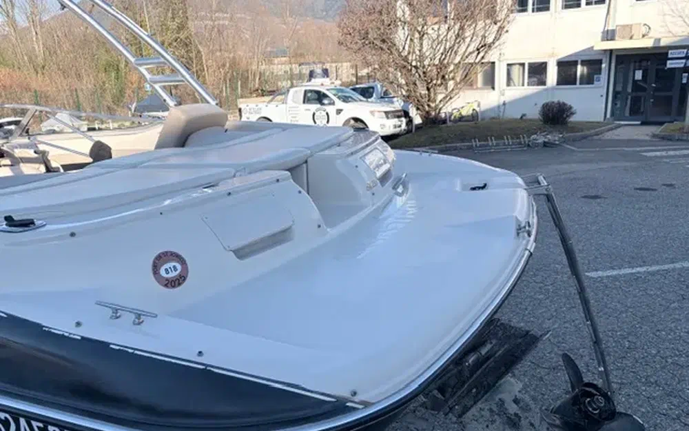 slider 3 Glastron GX 235